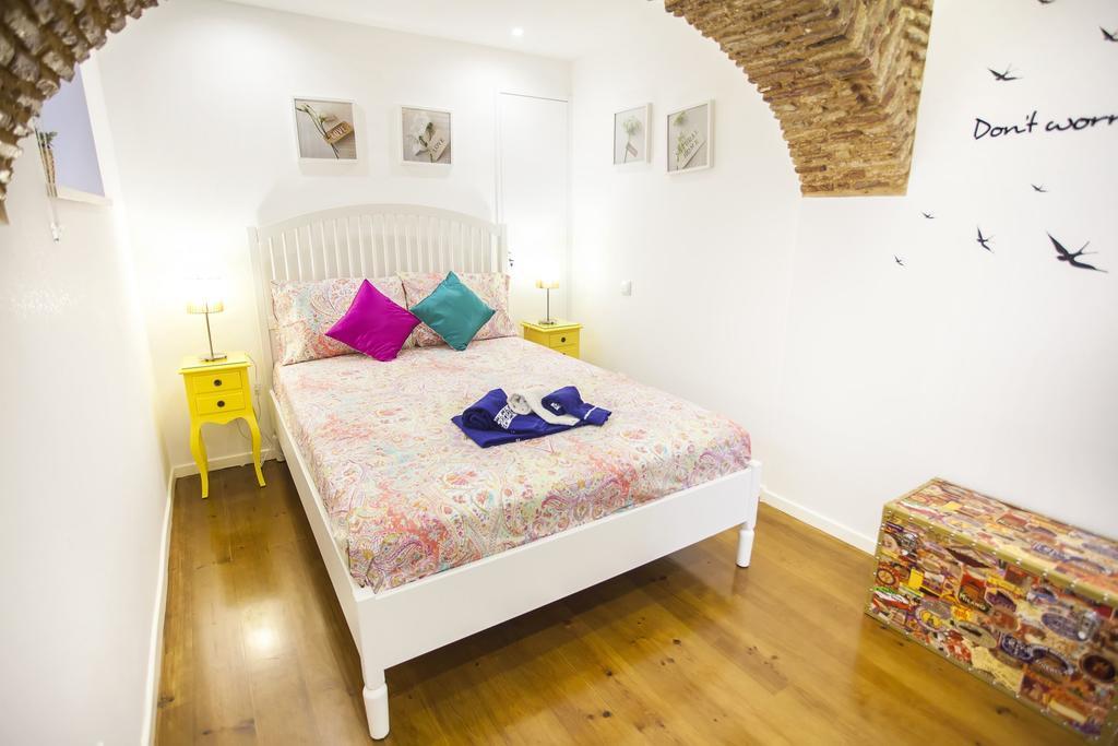 Typical Bairro Alto Apartment ליסבון מראה חיצוני תמונה